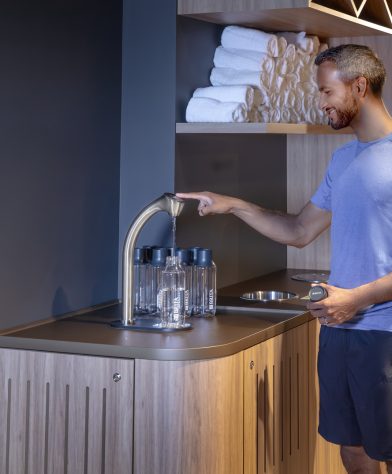 2024_BRITA_Pullman_Man_Dispensing_C_Tap_Fitness_Gym