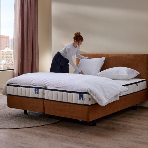 Medium-Revive_Two_detail_opmaken_KUSSEN_A427